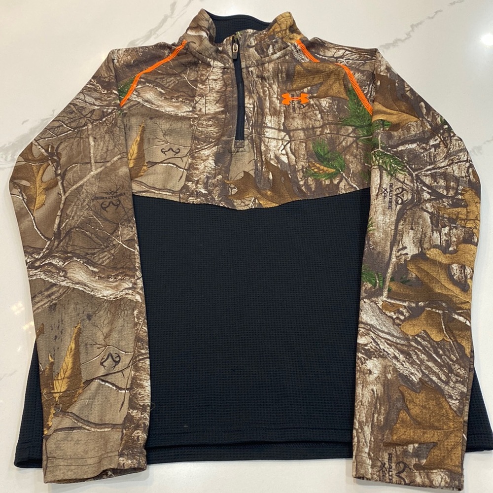 VGUC! Youth Under Armour/Realtree quarter zip shirt.